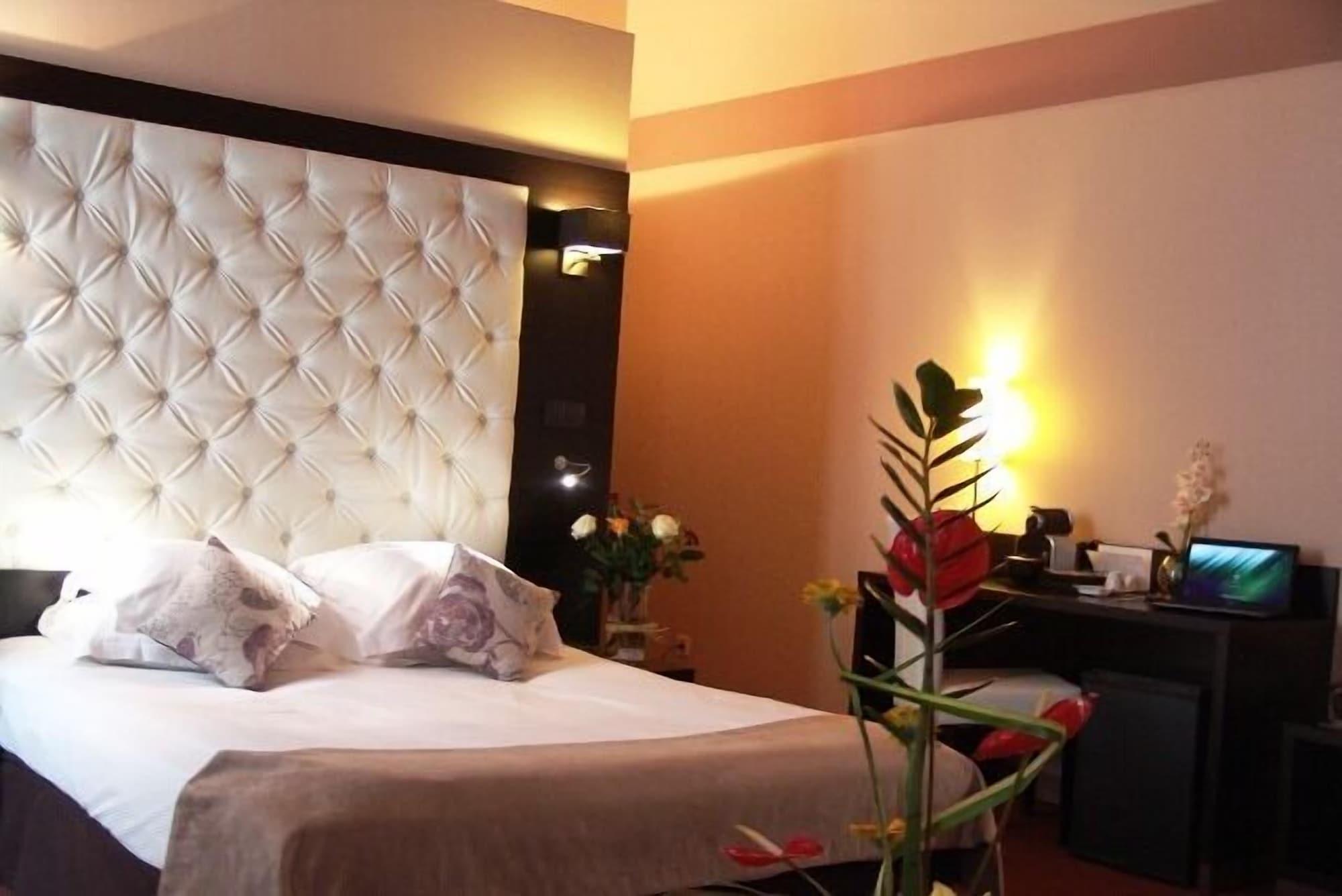 Best Western Marquis De La Baume Nîmes Buitenkant foto