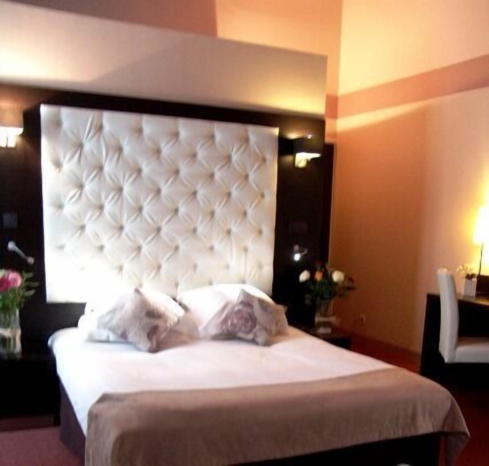 Best Western Marquis De La Baume Nîmes Buitenkant foto