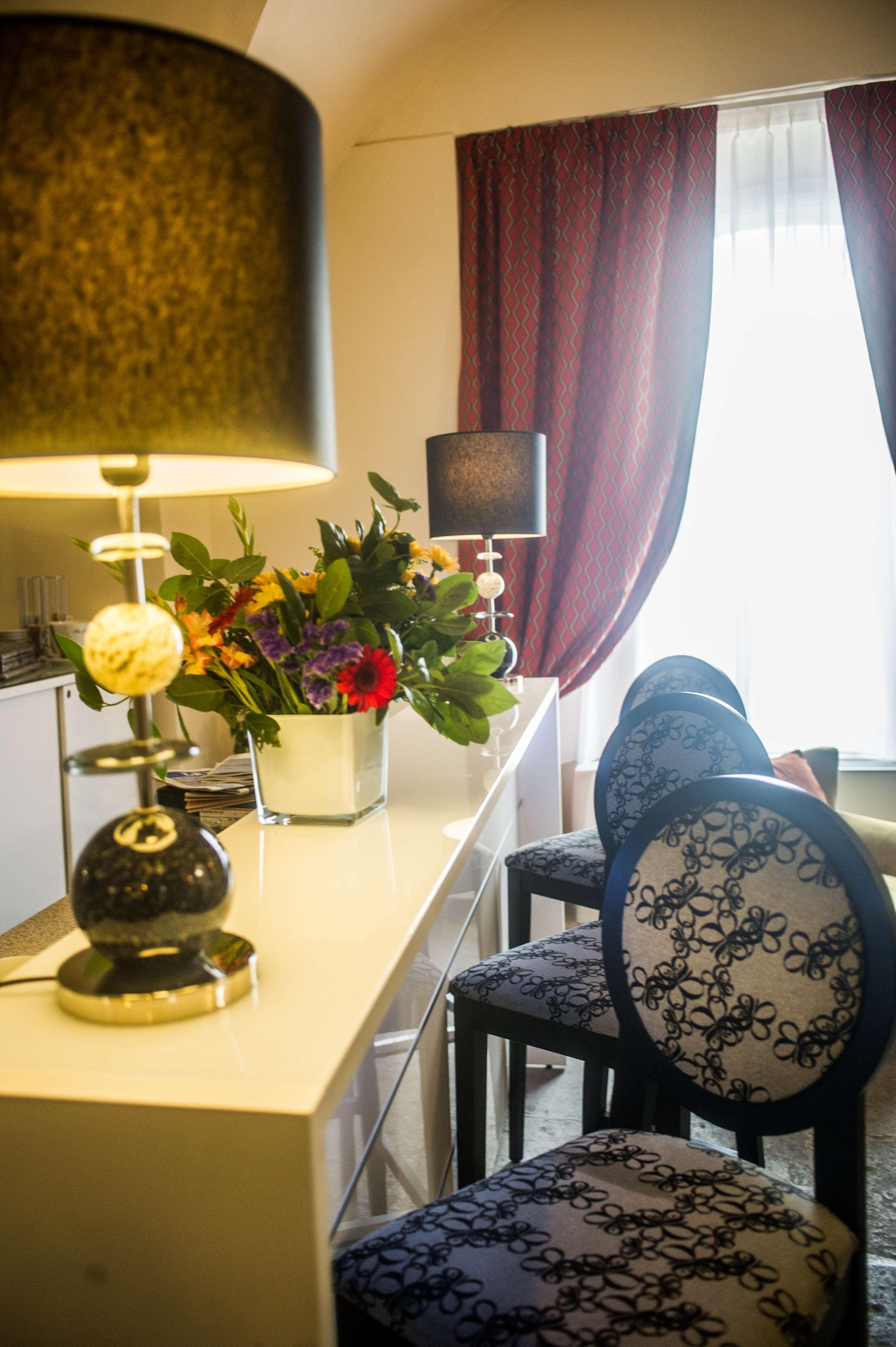Best Western Marquis De La Baume Nîmes Buitenkant foto